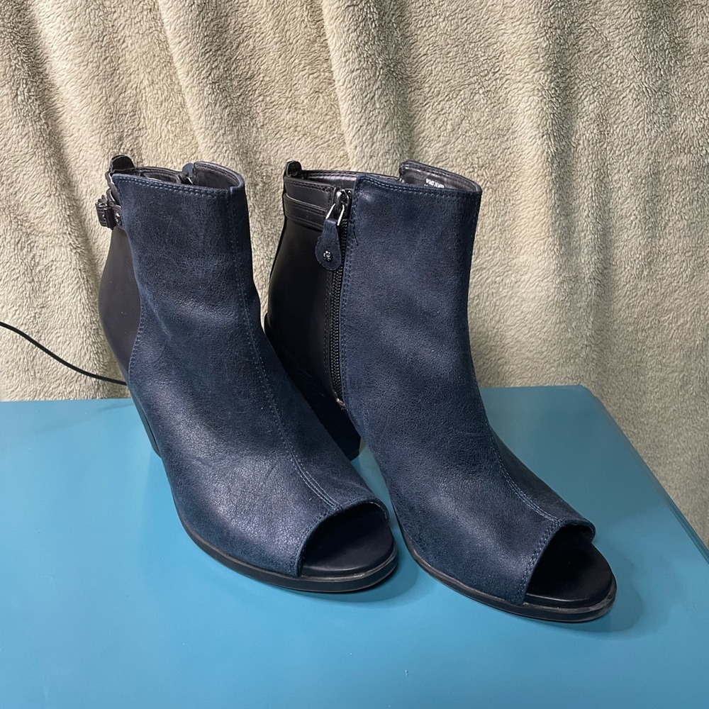 Simply Vera Vera Wang peep toe booties size 10